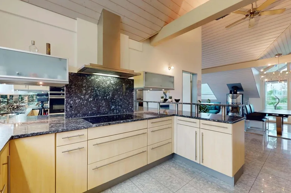 4.5-Room Attic Apartment with Winter Balcony, AC & View in Hünenberg