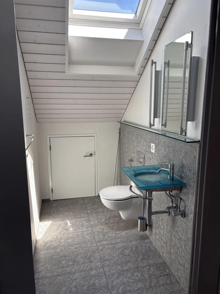4.5-Room Attic Apartment with Winter Balcony, AC & View in Hünenberg