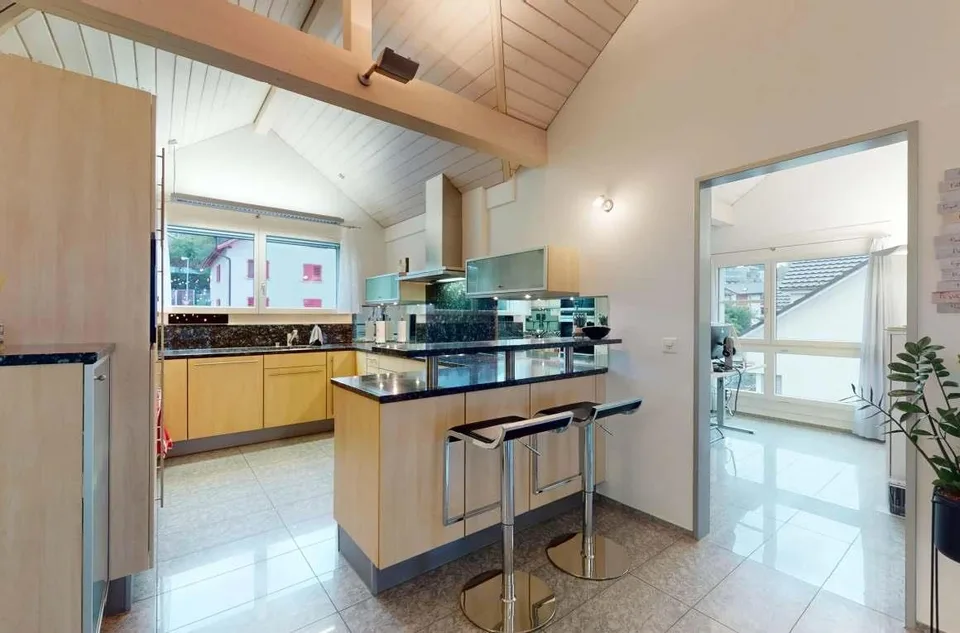 4.5-Room Attic Apartment with Winter Balcony, AC & View in Hünenberg