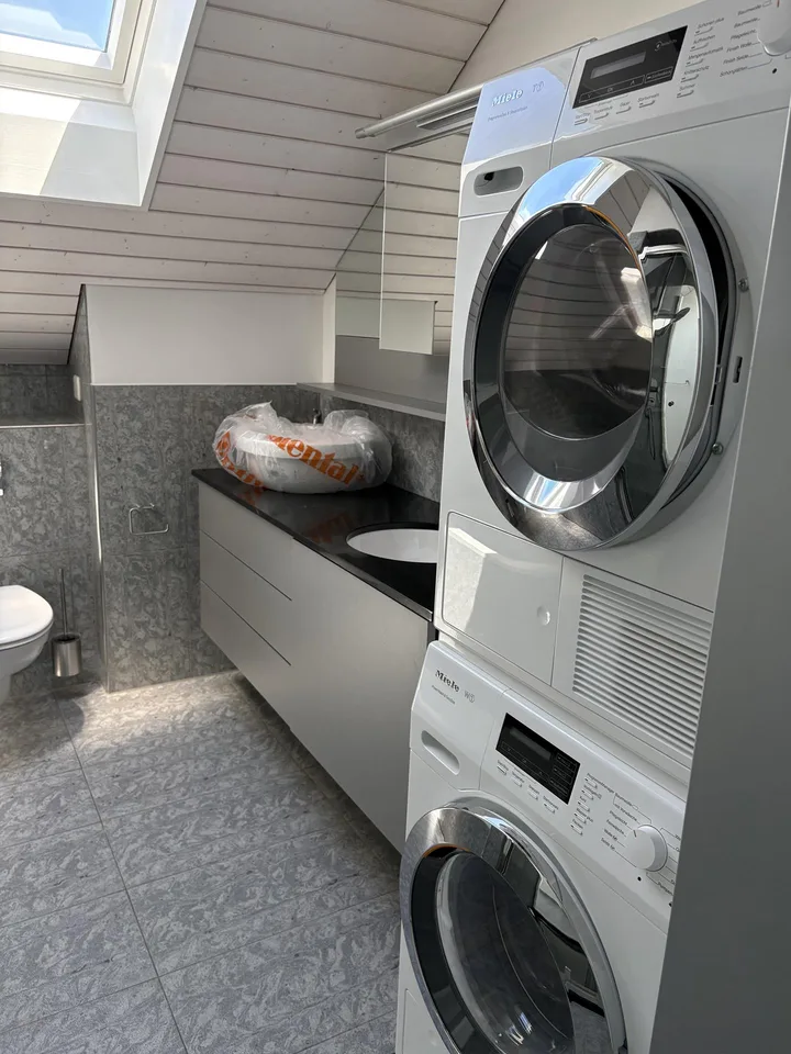 4.5-Room Attic Apartment with Winter Balcony, AC & View in Hünenberg