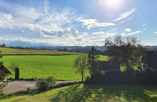 4.5-Room Attic Apartment with Winter Balcony, AC & View in Hünenberg