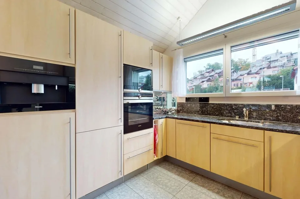 4.5-Room Attic Apartment with Winter Balcony, AC & View in Hünenberg
