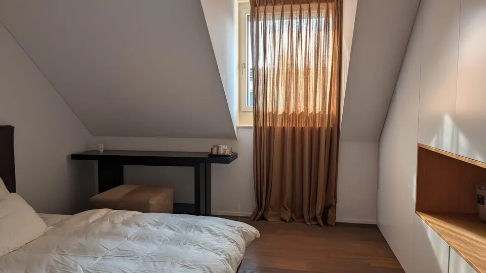 Exklusive Wohnung - bis 5m Raumhöhe - Blick auf die Lägern