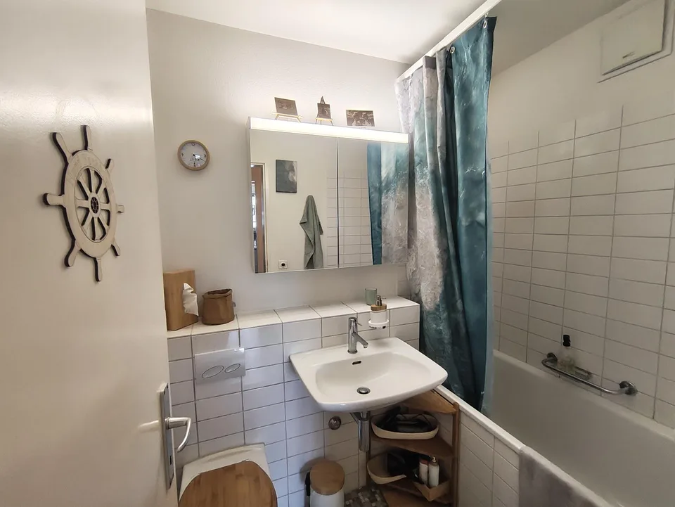 helle 3.5-Zimmer-Wohnung mit Balkon befristet Oktober 26- April 28