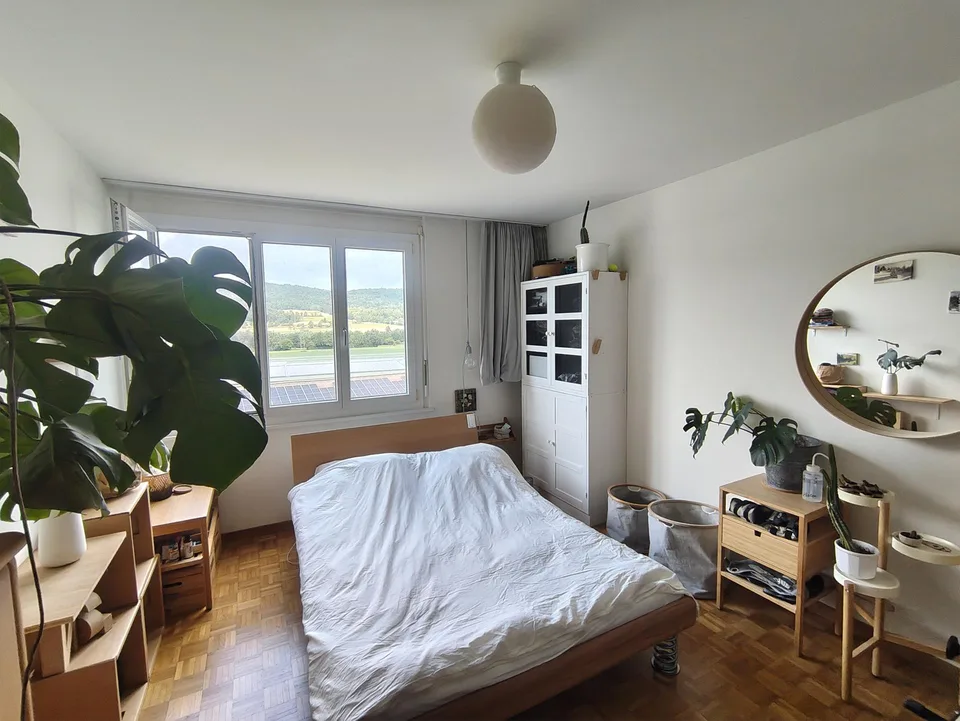 helle 3.5-Zimmer-Wohnung mit Balkon befristet Oktober 26- April 28