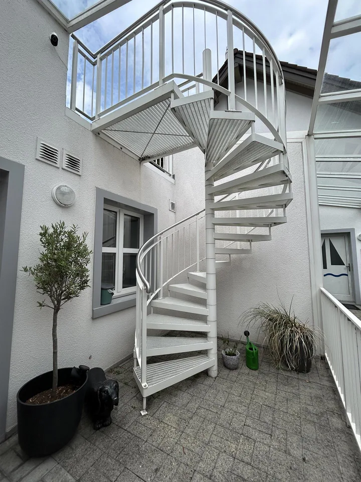 4.5-Zimmer-Wohnung mit Seeblick, grosser Dachterrasse & privatem Seezugang