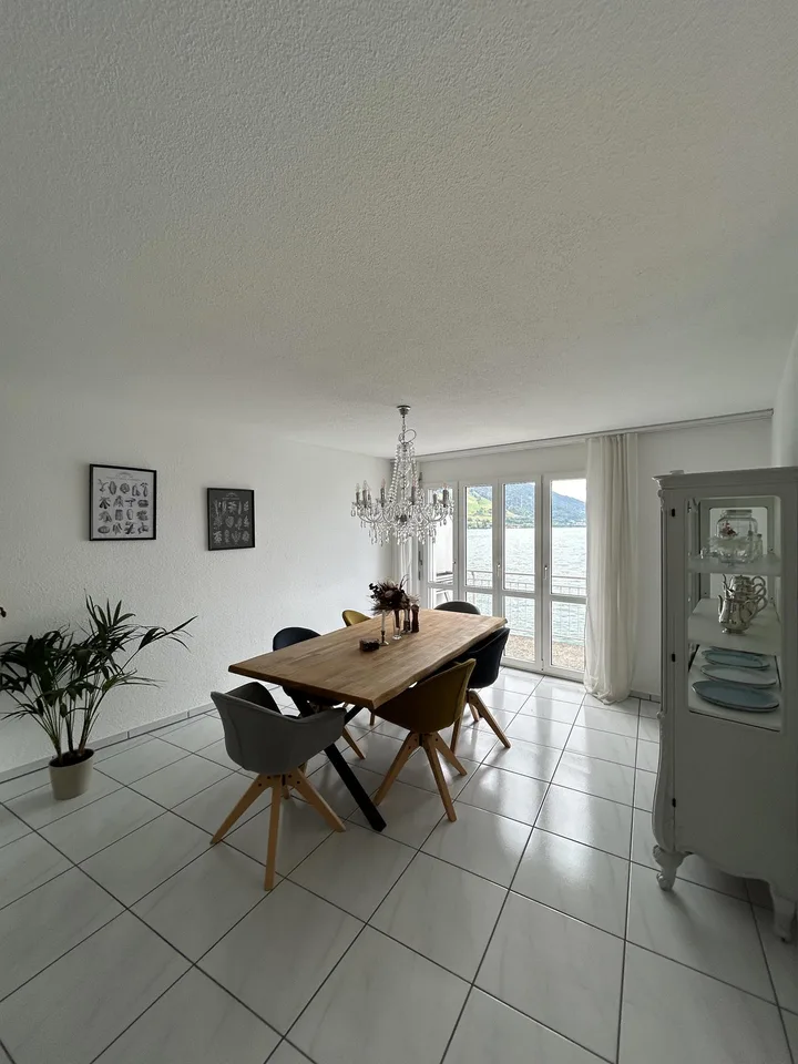 4.5-Zimmer-Wohnung mit Seeblick, grosser Dachterrasse & privatem Seezugang