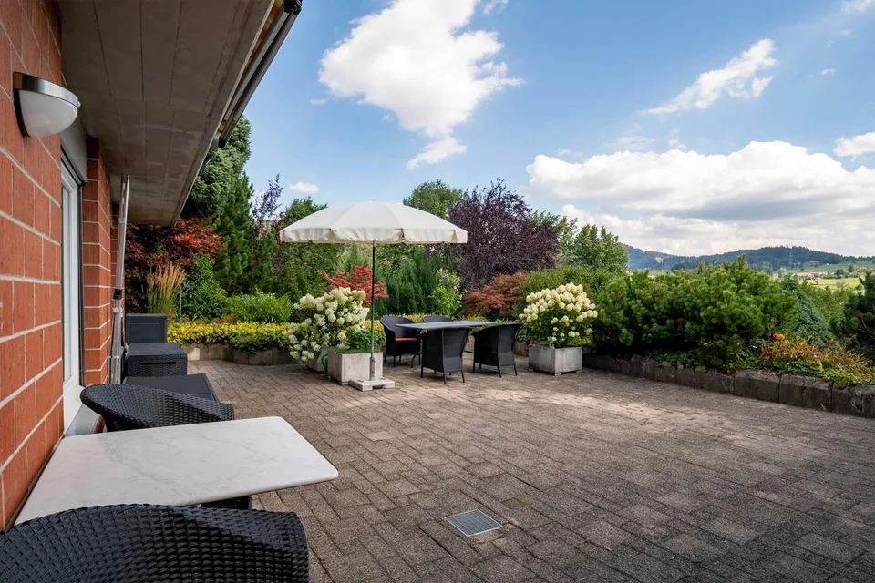 Grosszügiges Terrassenhaus mit Weitsicht und viel Privatsphäre