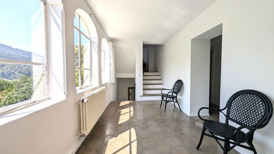 Casa di charme con giardino d'inverno e panorama sulle montagna