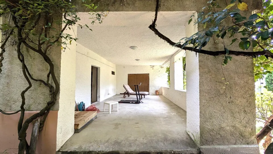 Casa di charme con giardino d'inverno e panorama sulle montagna