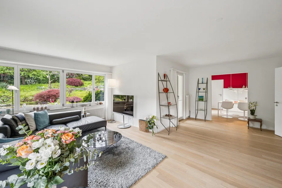 Stilvolles Einfamilienhaus mit Baulandreserve im Grünen