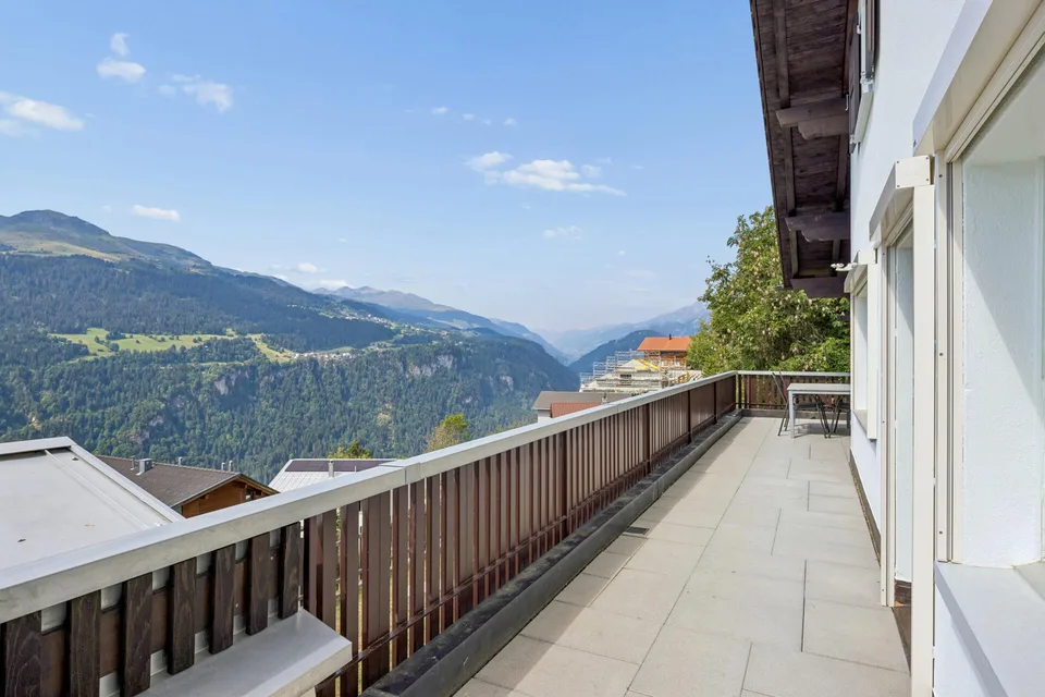 Modernisierte Liegenschaft mit zwei Wohneinheiten und traumhaftem Berg