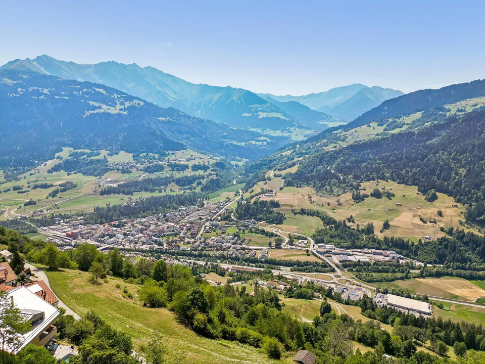 Modernisierte Liegenschaft mit zwei Wohneinheiten und traumhaftem Berg