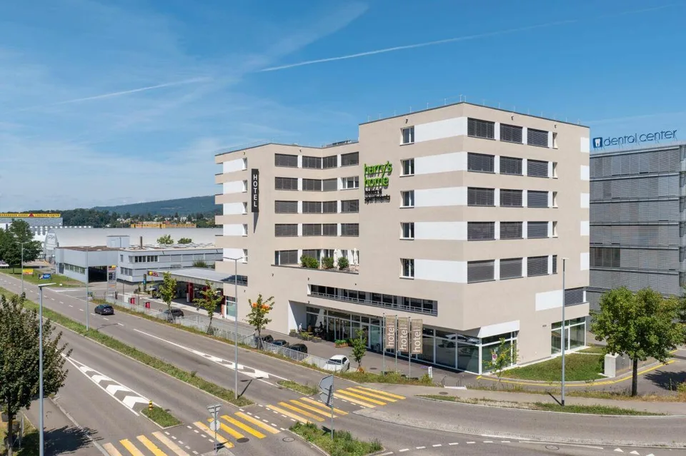 Hochwertige Büro-/Praxisfläche mit Top Anbindung - Spreitenbach