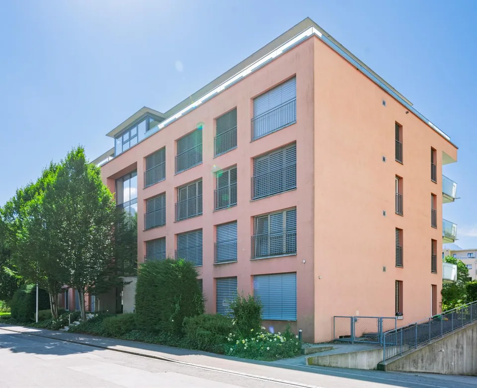 Schöne Attika-Wohnung mit Aussicht
