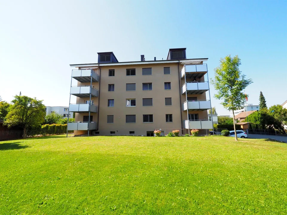 Stilvolle Dachwohnung mit Charme an zentraler Lage sucht Nachmieter!