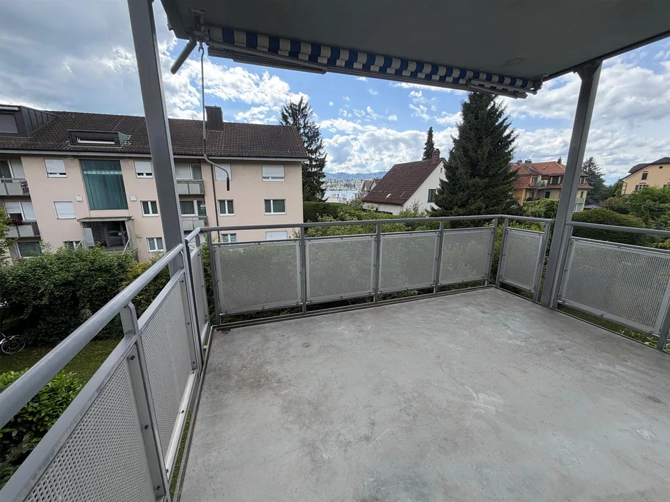 Appartement fraîchement rénové avec équipement de haute qualité dans une petite maison multifamiliale