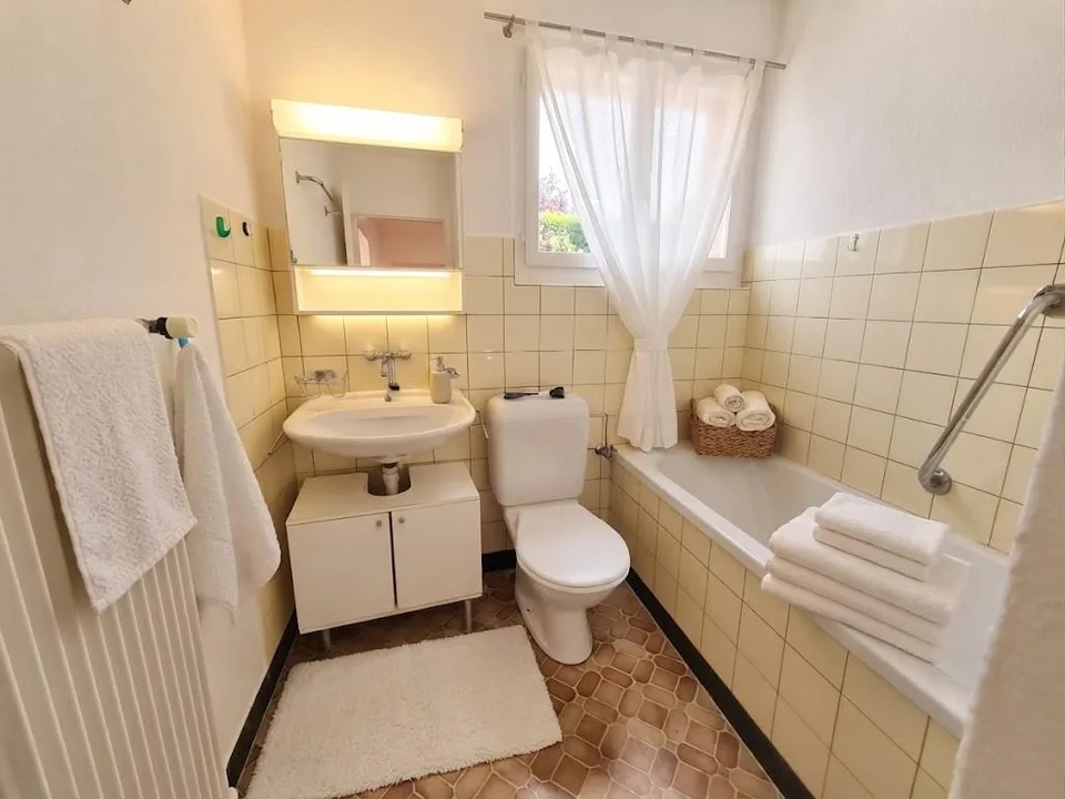 Appartement spacieux et lumineux de 4,5 pièces avec balcon, fraîchement peint
