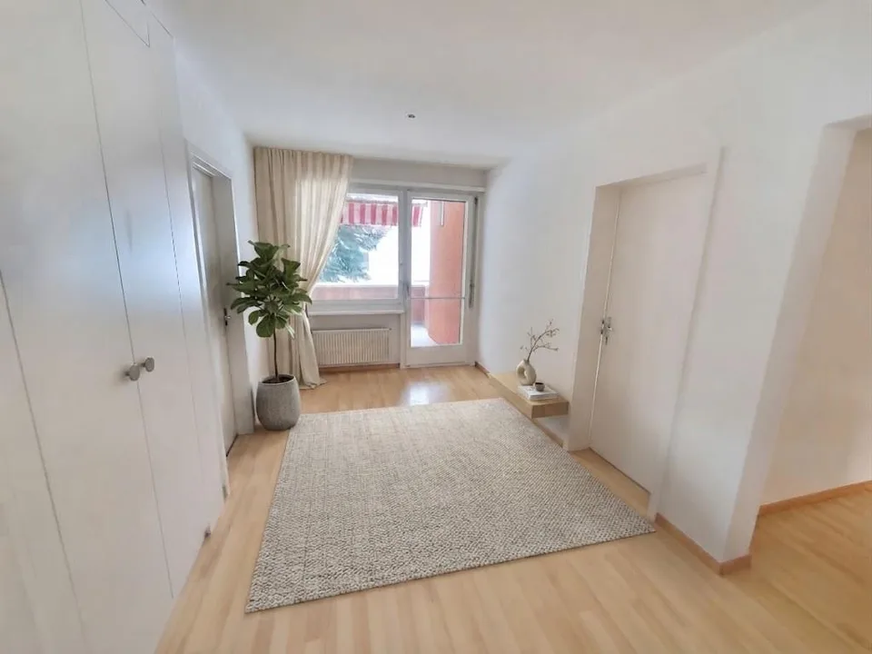 Appartement spacieux et lumineux de 4,5 pièces avec balcon, fraîchement peint