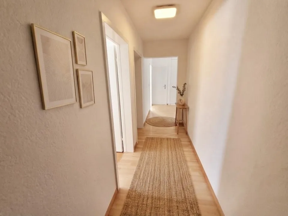 Appartement spacieux et lumineux de 4,5 pièces avec balcon, fraîchement peint