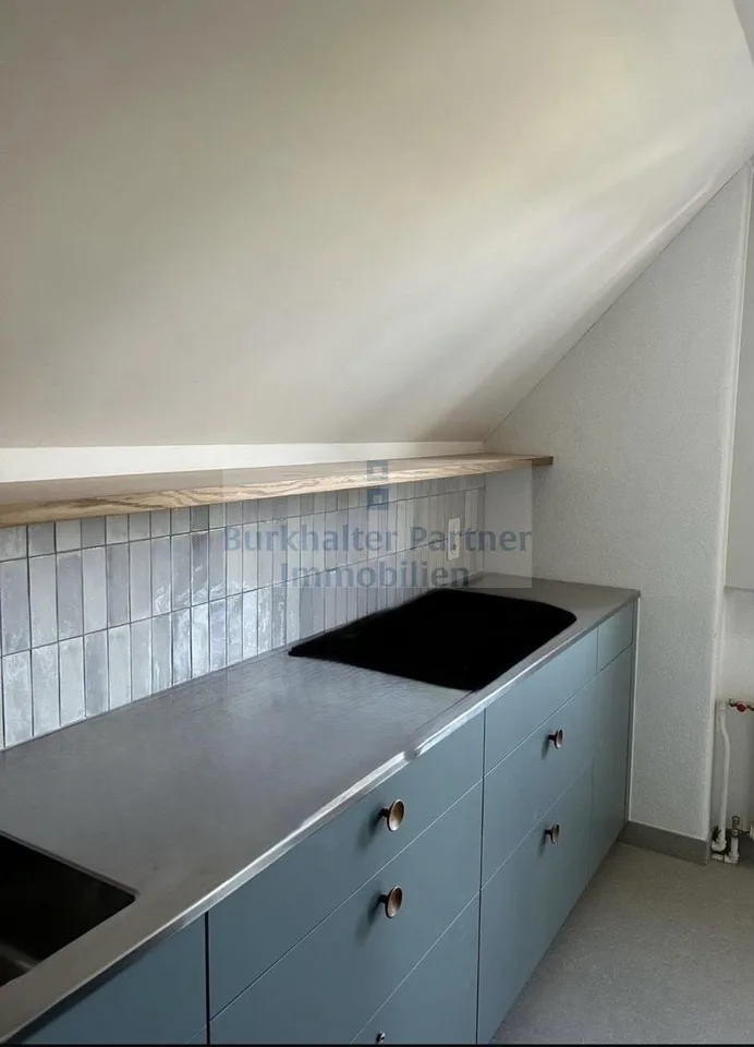Nach Gesamtsanierung vermieten wir an der Brünnenstrasse 65 in 3018 Bern folgende Wohnungen per 1. September 2026: 3.5-Zimmer-Dachwohnung, 2. Obergeschoss links 2-Zimmer-Wohnung, 1. Obergeschoss Mitte