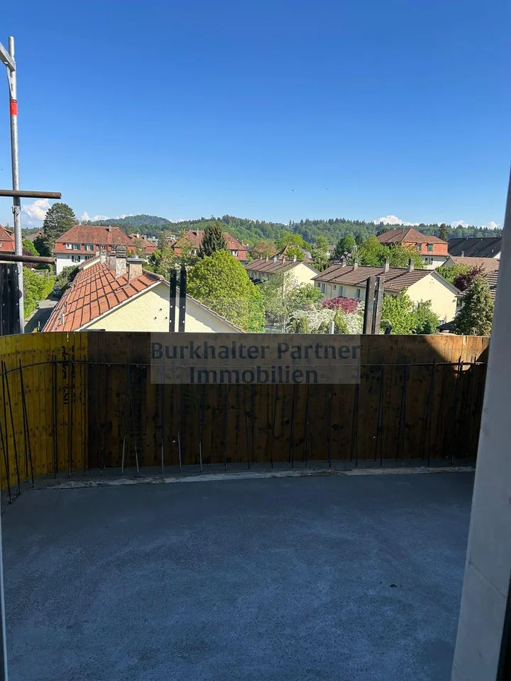 Nach Gesamtsanierung vermieten wir an der Brünnenstrasse 65 in 3018 Bern folgende Wohnungen per 1. September 2026: 3.5-Zimmer-Dachwohnung, 2. Obergeschoss links 2-Zimmer-Wohnung, 1. Obergeschoss Mitte