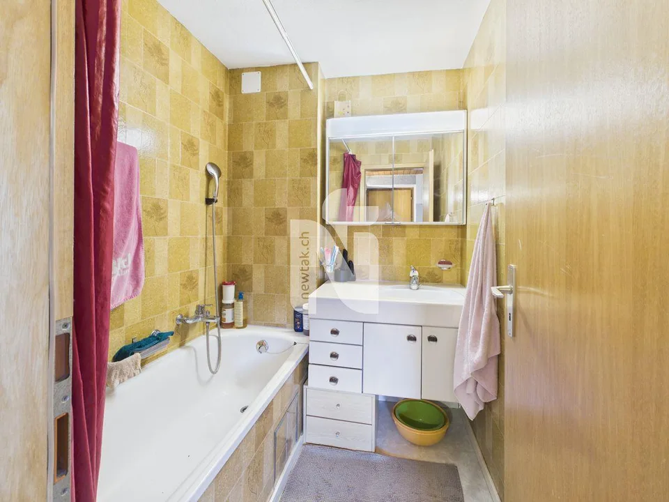 Idylle de village, central, beaucoup de potentiel et avec appartement 2,5 pièces (maison à plusieurs générations)