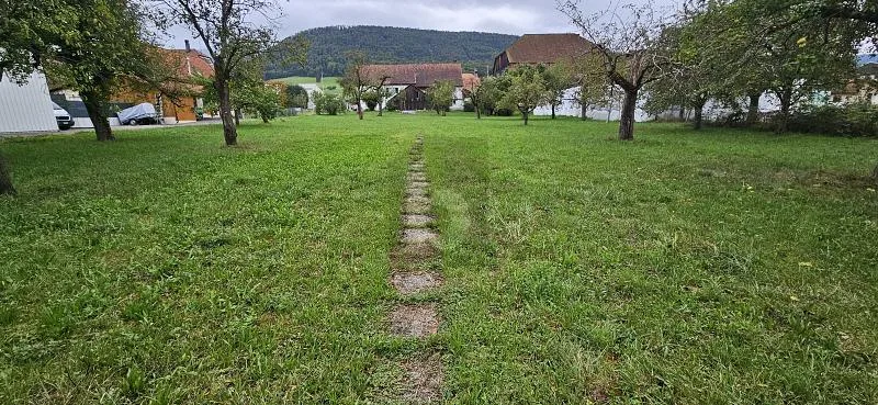 AU CENTRE DU VILLAGE