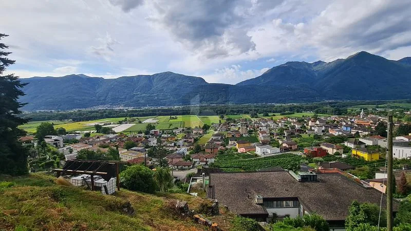 TRANQUILLO E SOLEGGIATO CON VISTA