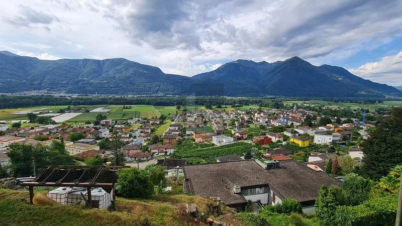 SOLEGGIATO E TRANQUILLO CON VISTA