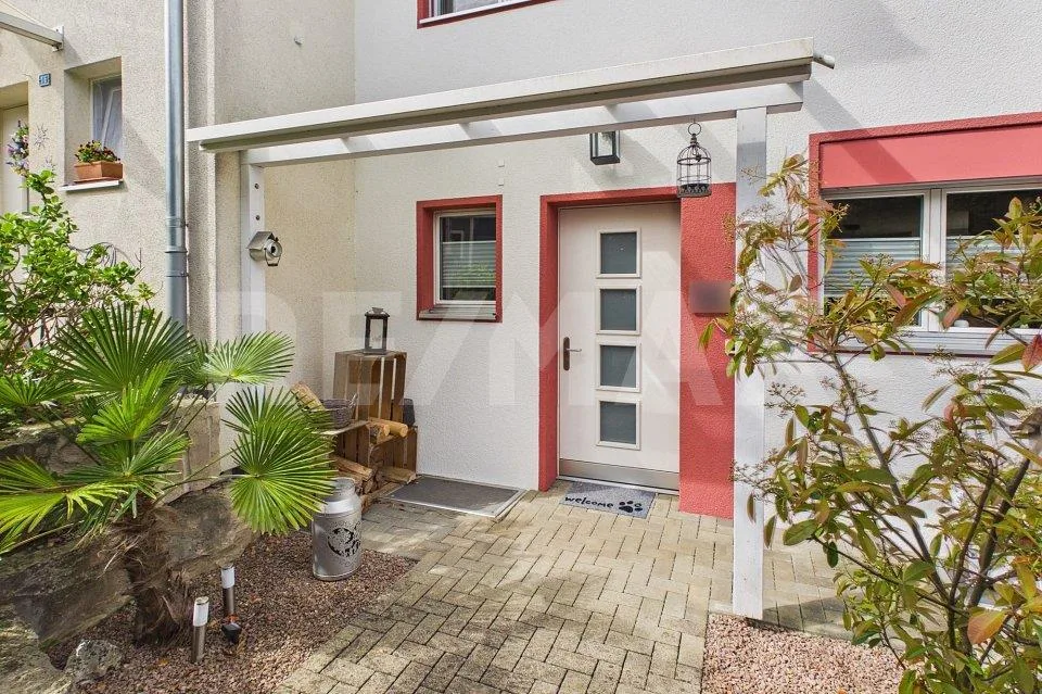 Una casa con spazio, casa a schiera moderna di 5½ locali con giardino