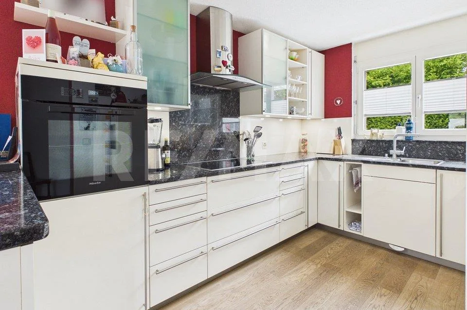 Una casa con spazio, casa a schiera moderna di 5½ locali con giardino