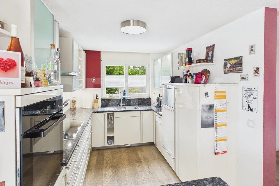 Una casa con spazio, casa a schiera moderna di 5½ locali con giardino