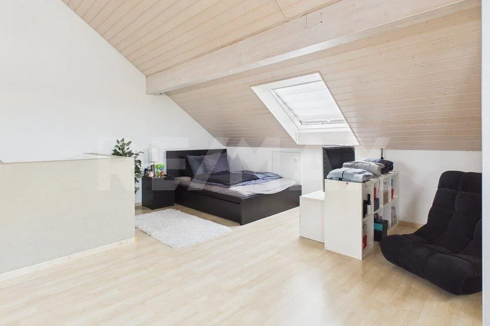 Una casa con spazio, casa a schiera moderna di 5½ locali con giardino
