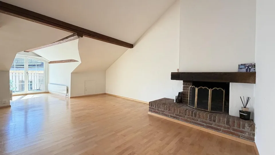 Charmante 3-Zimmer-Wohnung mit Balkon in der Zürcher Altstadt – sofort