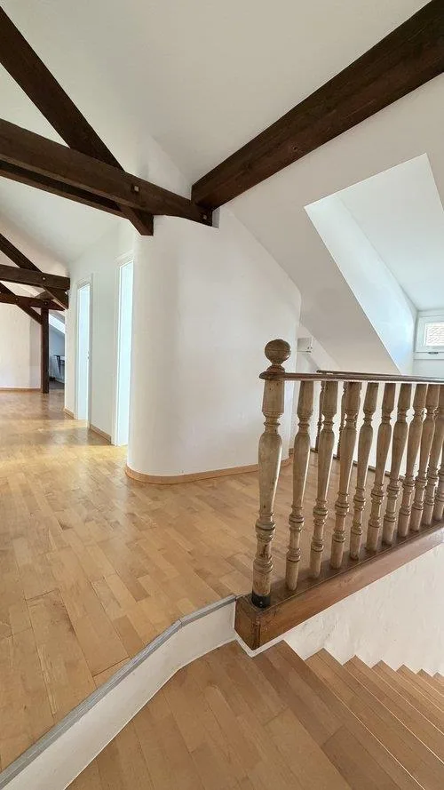 Charmante 3-Zimmer-Wohnung mit Balkon in der Zürcher Altstadt – sofort