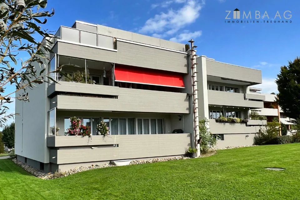 Ampio, posizione molto tranquilla, molta luce solare, ampio balcone, lavatrice/asciugatrice