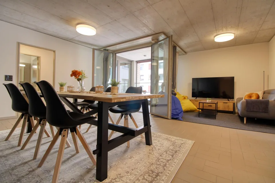 Furnished room in modernised apartment in a top location
