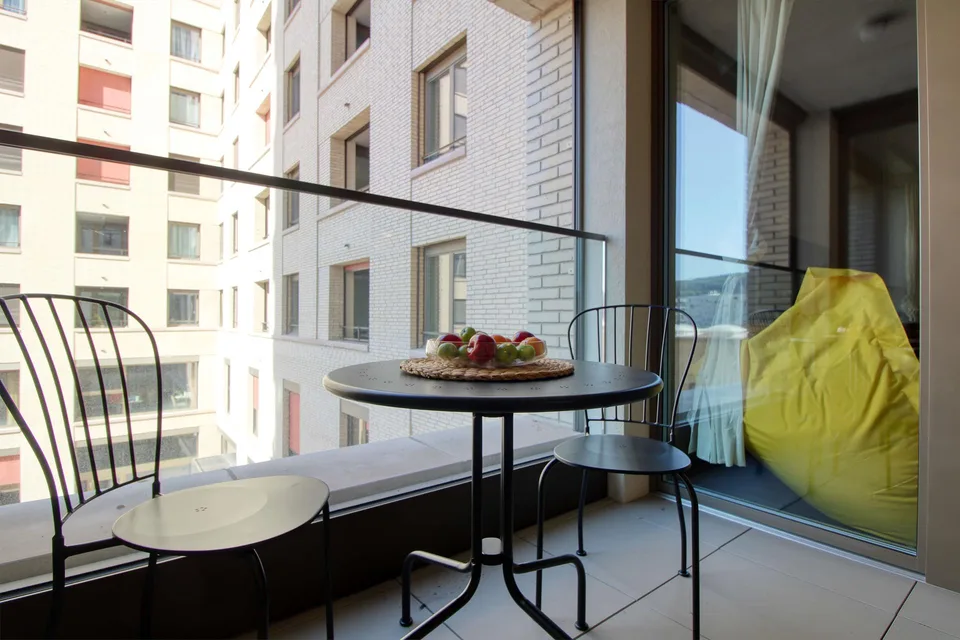 Furnished room in modernised apartment in a top location
