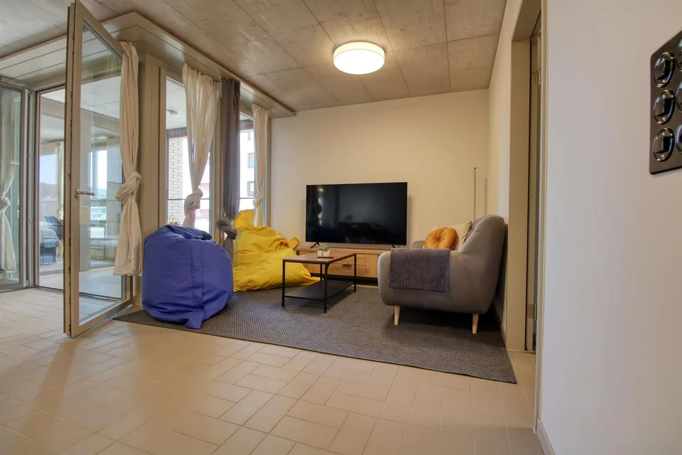 Furnished room in modernised apartment in a top location