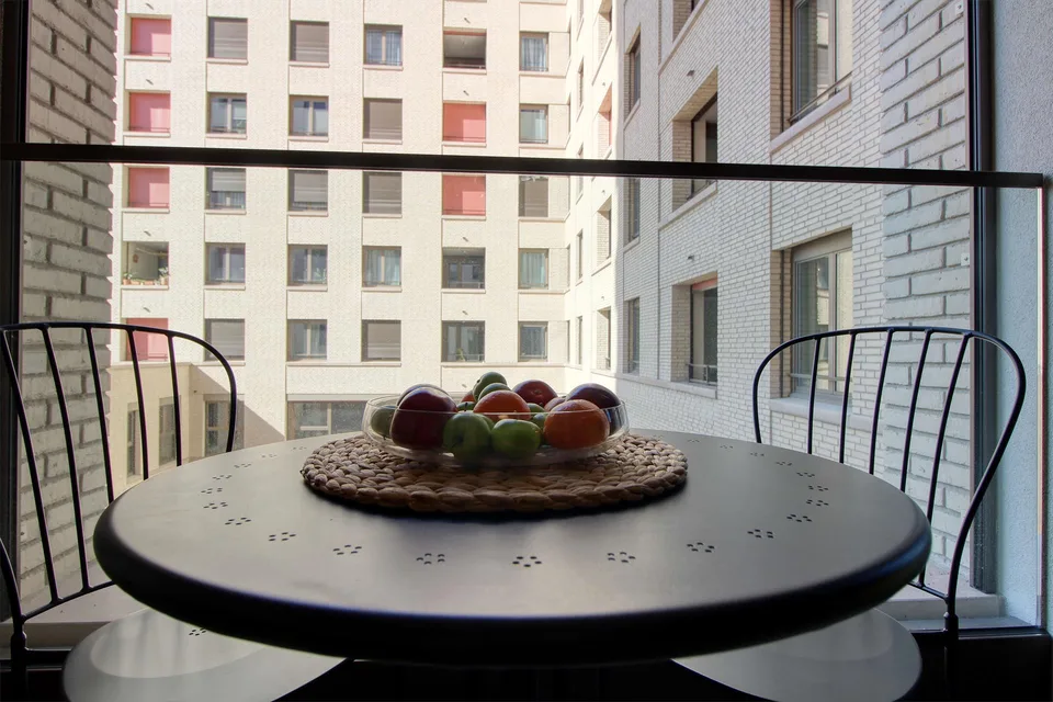 Furnished room in modernised apartment in a top location