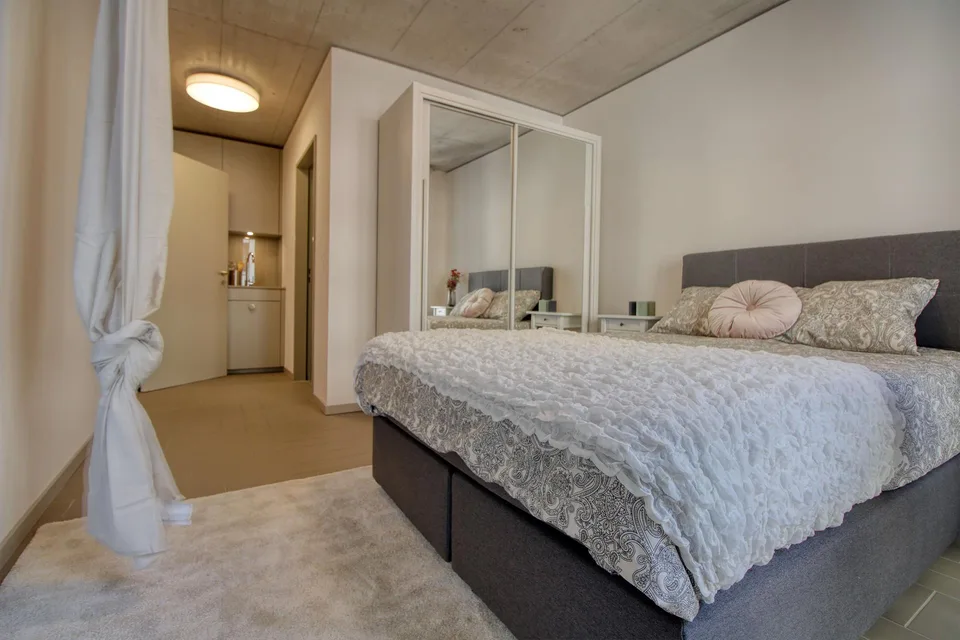Furnished room in modernised apartment in a top location