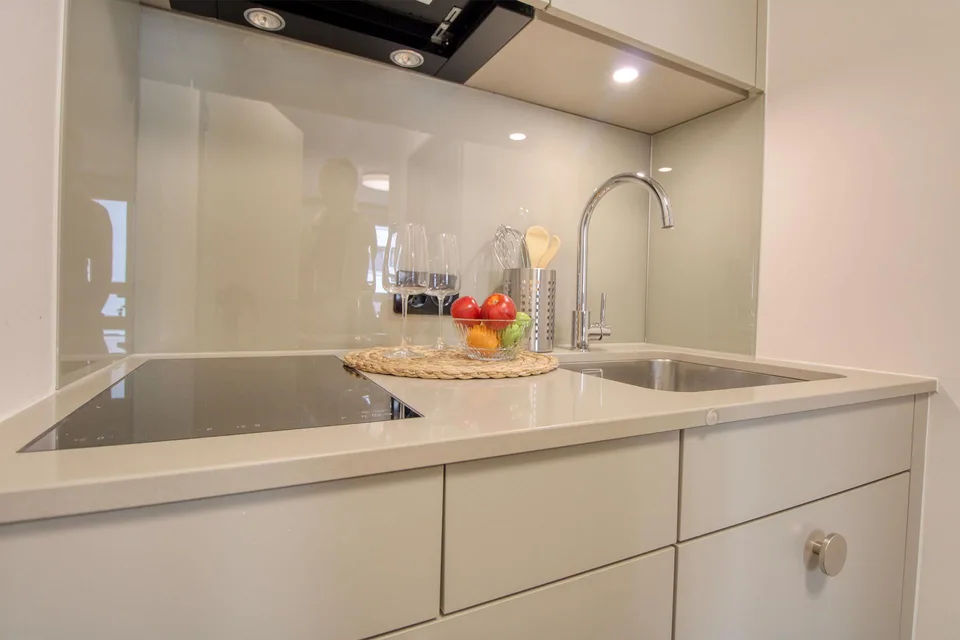 Furnished room in modernised apartment in a top location