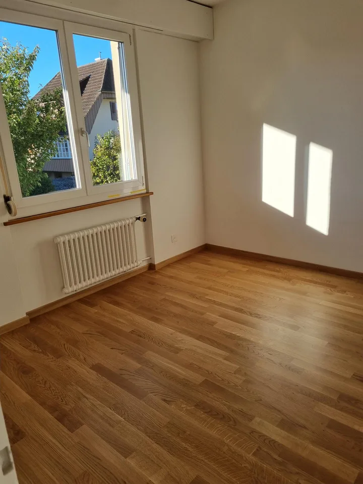 Appartamento di 3 camere con balcone soleggiato