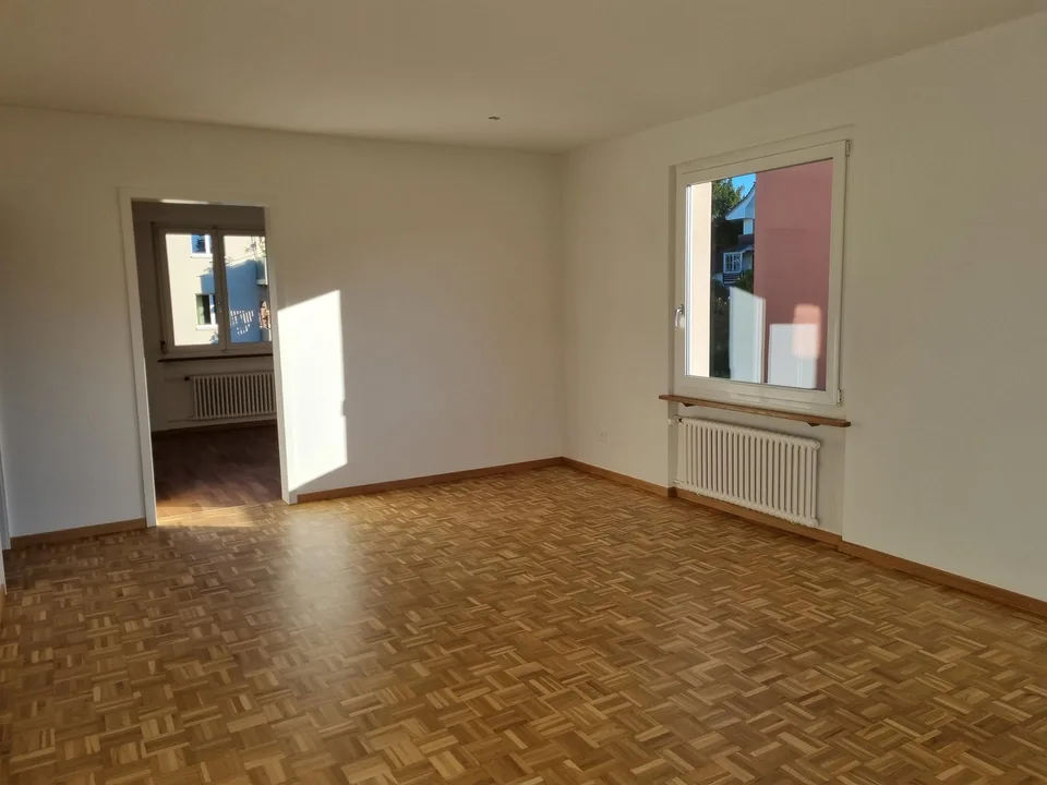 Appartamento di 3 camere con balcone soleggiato