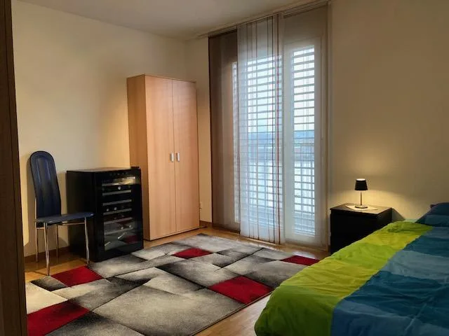 Zimmer mit eigenem Badezimmer zu vermieten