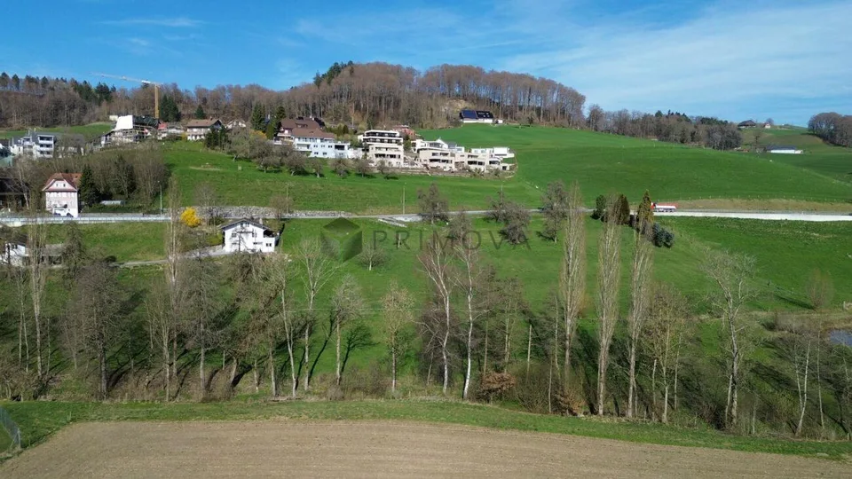 Neubau: Grosse, moderne Maisonette Wohnung eingebettet in malerische Landschaft mit grosser Terrasse!