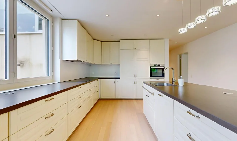 Zentral, stilvoll, grosszügig – 4.5-Zimmer-Wohnung mit zwei Terrassen