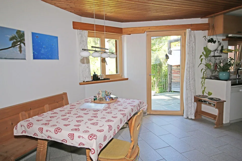 Grosszügiges, einseitig angebautes Einfamilienhaus in Arvins