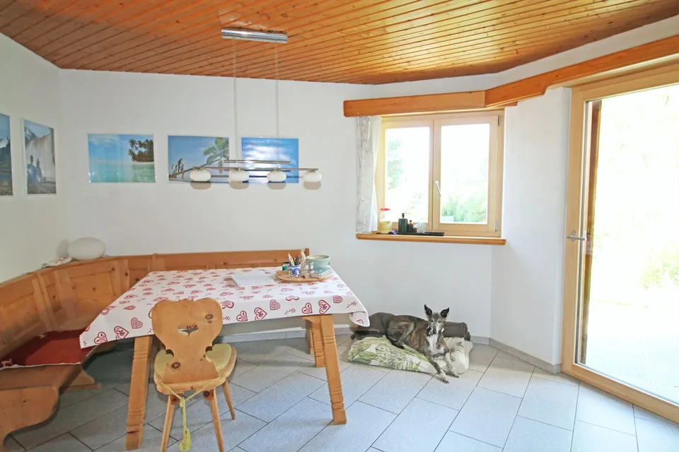 Grosszügiges, einseitig angebautes Einfamilienhaus in Arvins